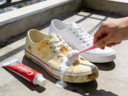 帆布鞋增白 牙膏 + 牙刷 + 暴晒 告别发黄污渍