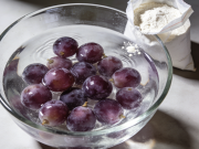 葡萄快速去农残 面粉水浸泡 吸附杂质