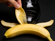 皮鞋划痕不用愁 香蕉皮 “抛光” 瞬间隐形