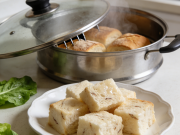 面包变硬别浪费！蒸锅 “蒸一蒸” 恢复松软