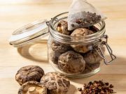 干货（香菇 / 枸杞）防潮防蛀的天然方法