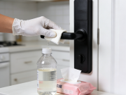 门把手消毒 白醋 + 湿巾 杀灭细菌更安全