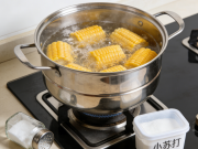 煮玉米更甜更糯 盐水 + 小苏打 激发甜味